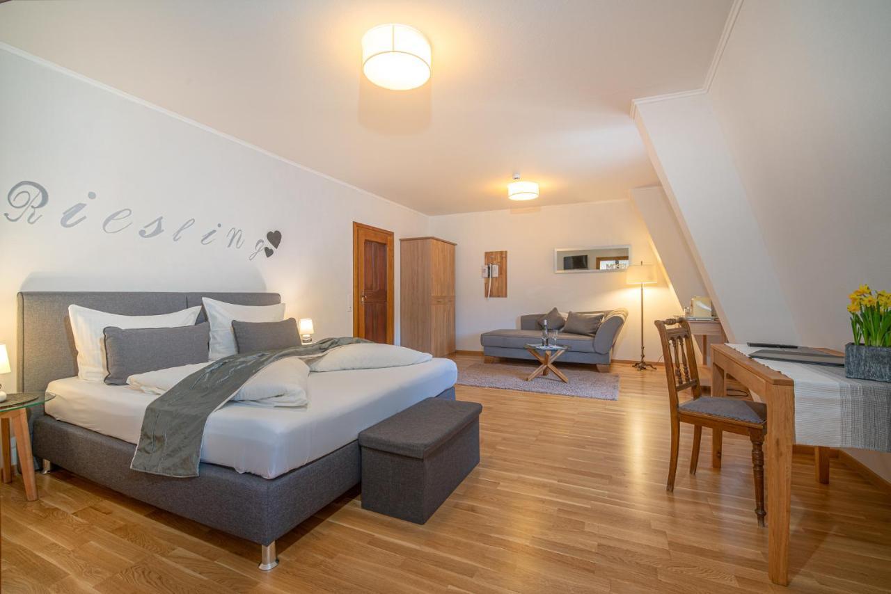 Hotel- Weingut- Moselloreley Писпорт Екстериор снимка