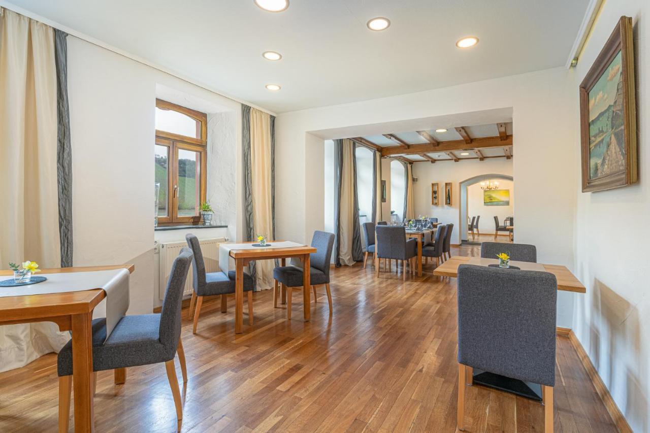 Hotel- Weingut- Moselloreley Писпорт Екстериор снимка