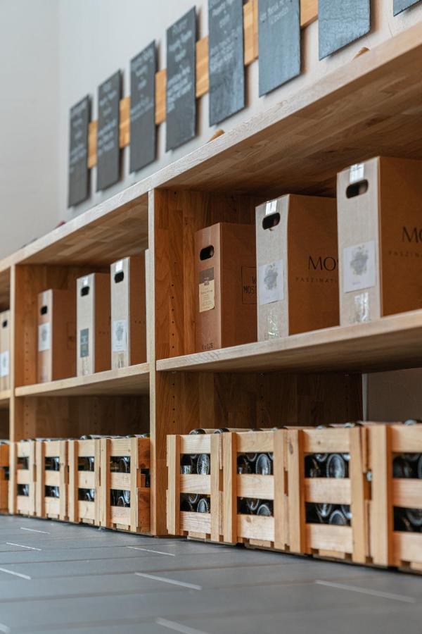 Hotel- Weingut- Moselloreley Писпорт Екстериор снимка