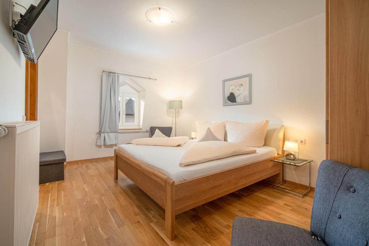 Hotel- Weingut- Moselloreley Писпорт Екстериор снимка