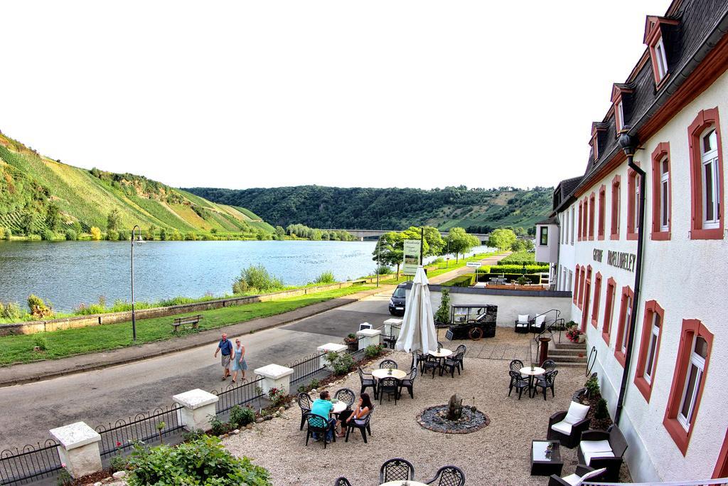 Hotel- Weingut- Moselloreley Писпорт Екстериор снимка